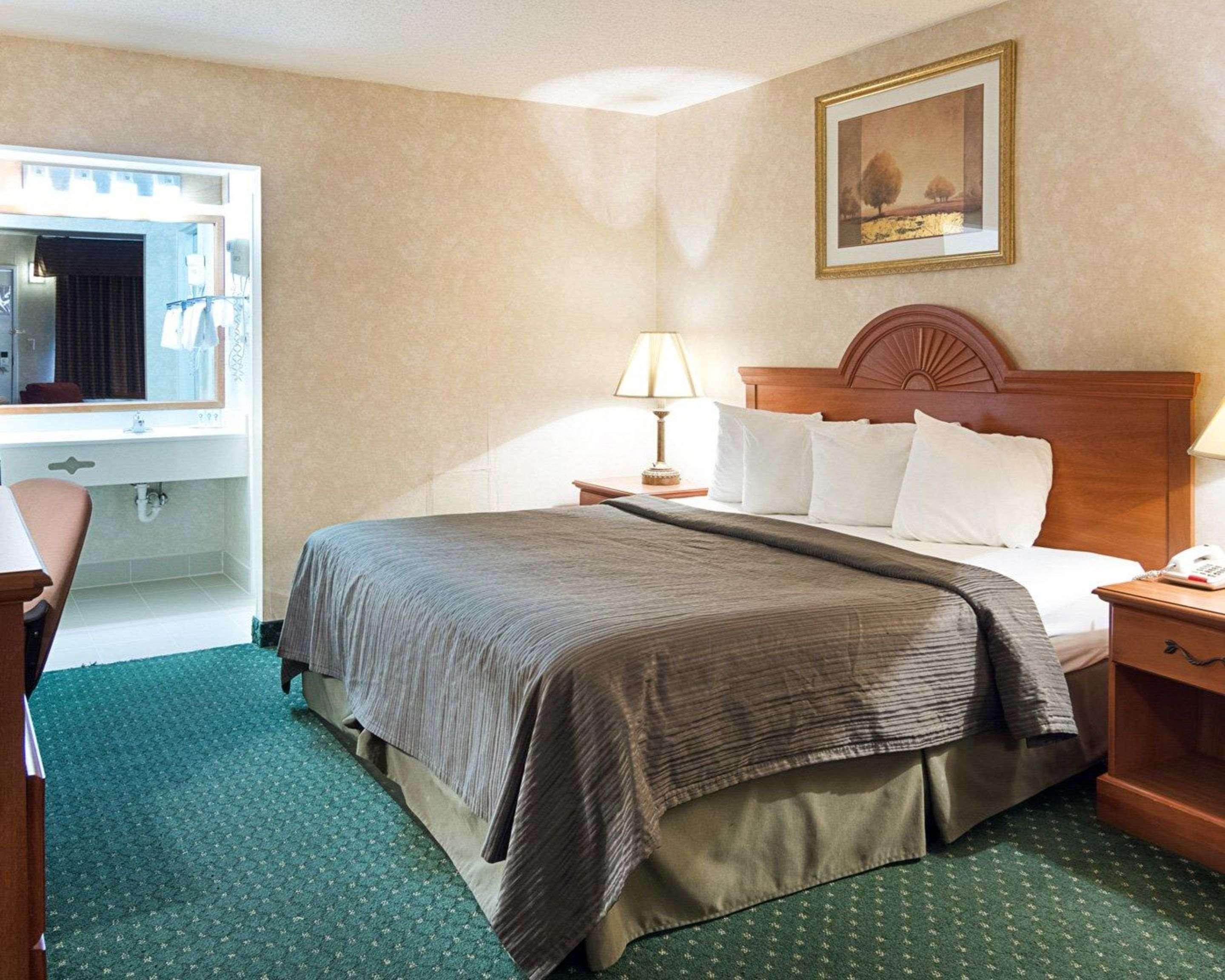Quality Inn Petersburg Near Fort Gregg-Adams Εξωτερικό φωτογραφία