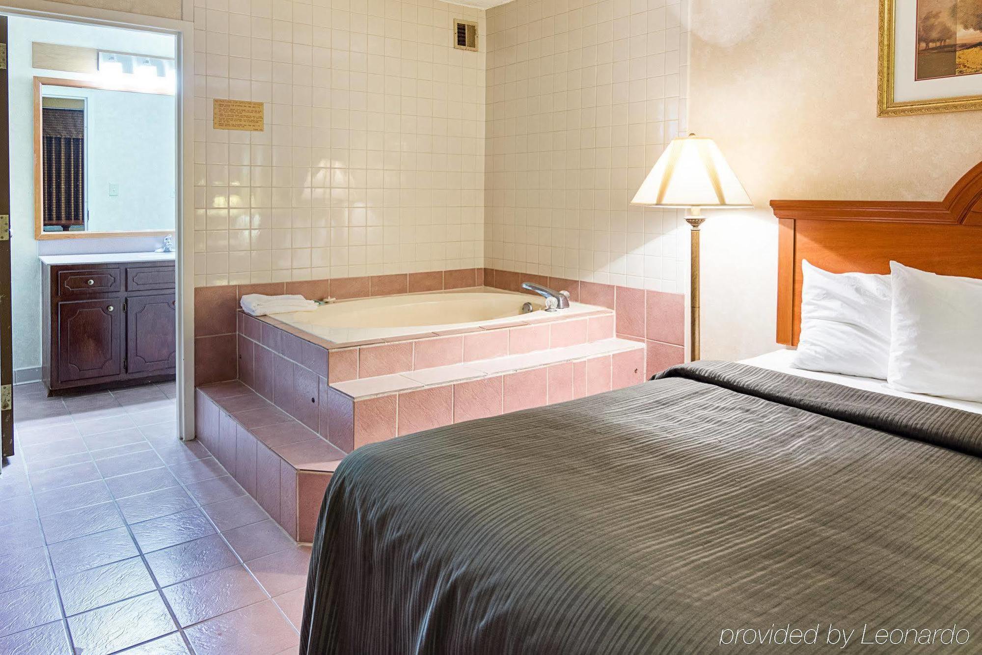 Quality Inn Petersburg Near Fort Gregg-Adams Εξωτερικό φωτογραφία